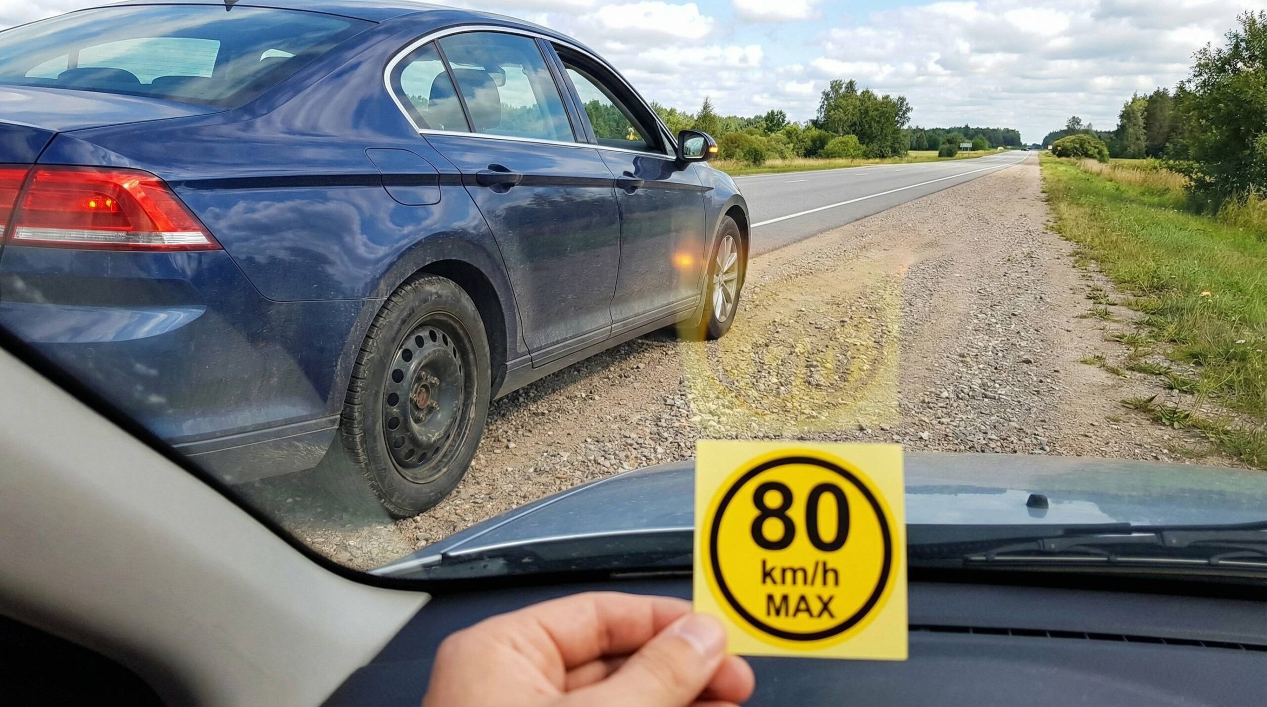 sie mussten nach einer reifenpanne das notrad montieren. was ist bei der weiterfahrt verboten