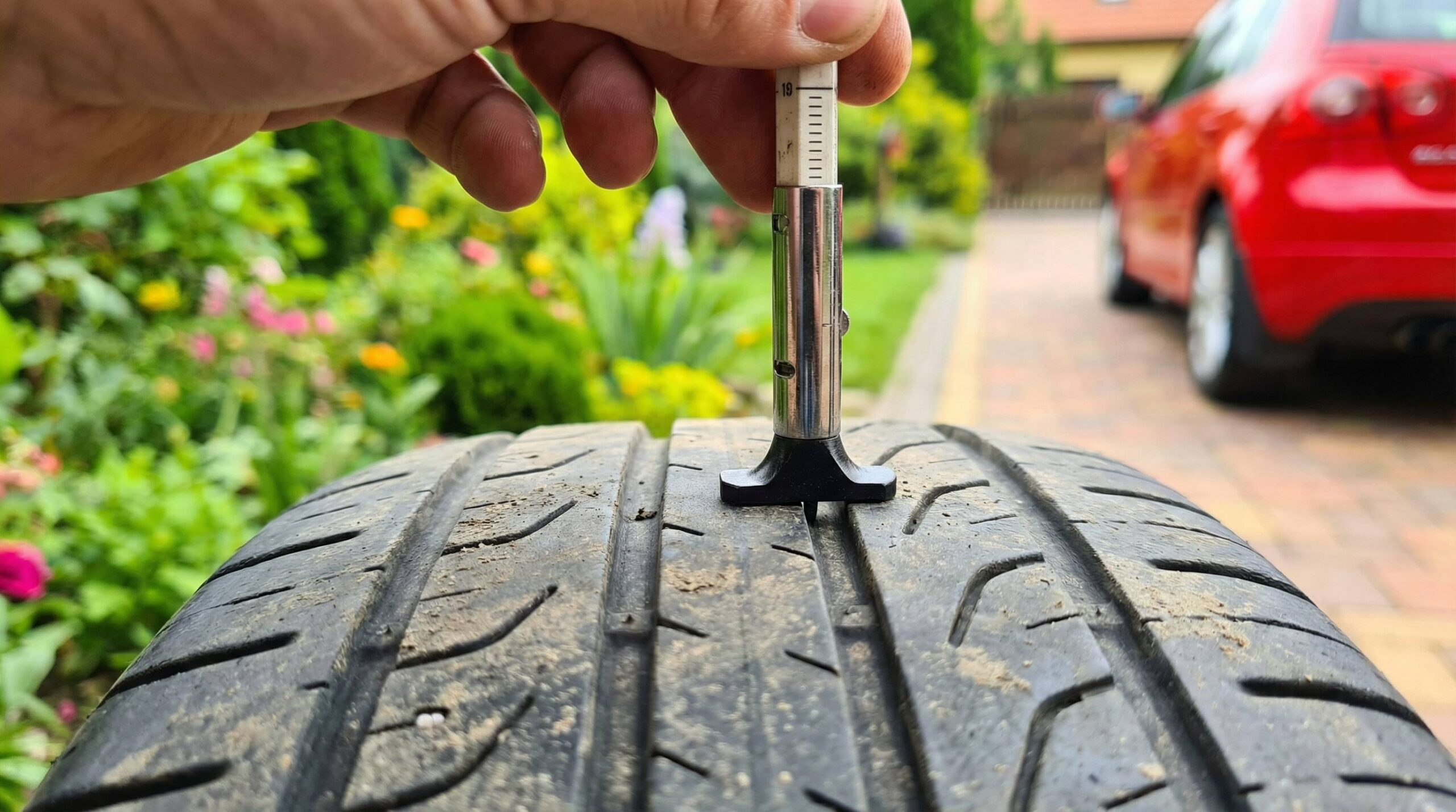 welche profiltiefe müssen alle reifen ihres fahrzeugs am hauptprofil mindestens aufweisen